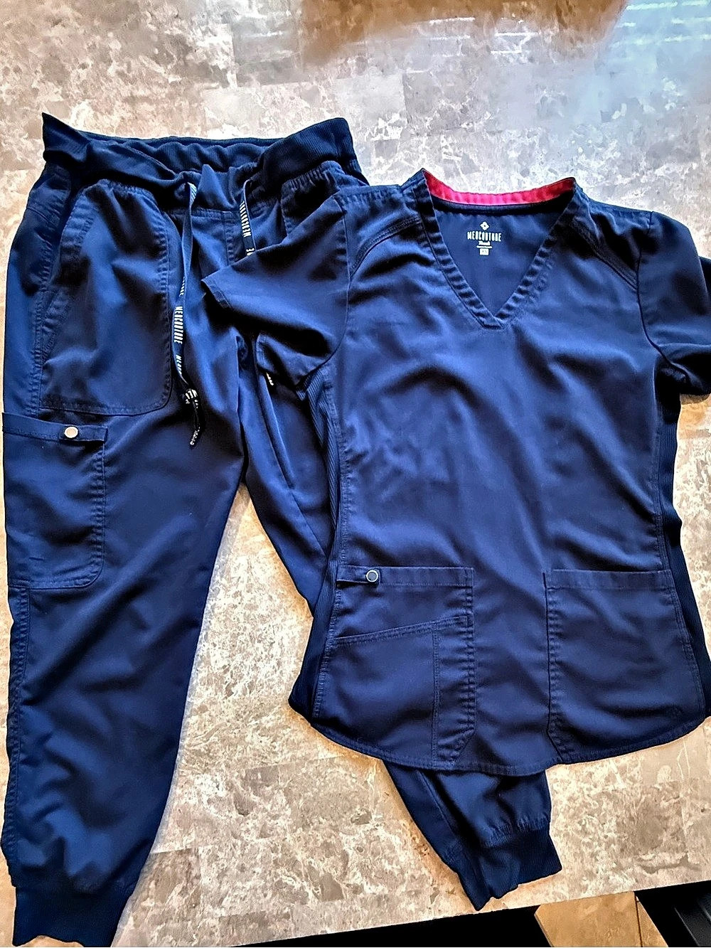 Med Couture Touch V-Neck Scrub XS Top and SP Jogger Pants Set Blue